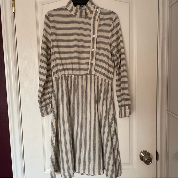 Linen high neck dress. Built By Wendy 2010 - Picture 2 of 12